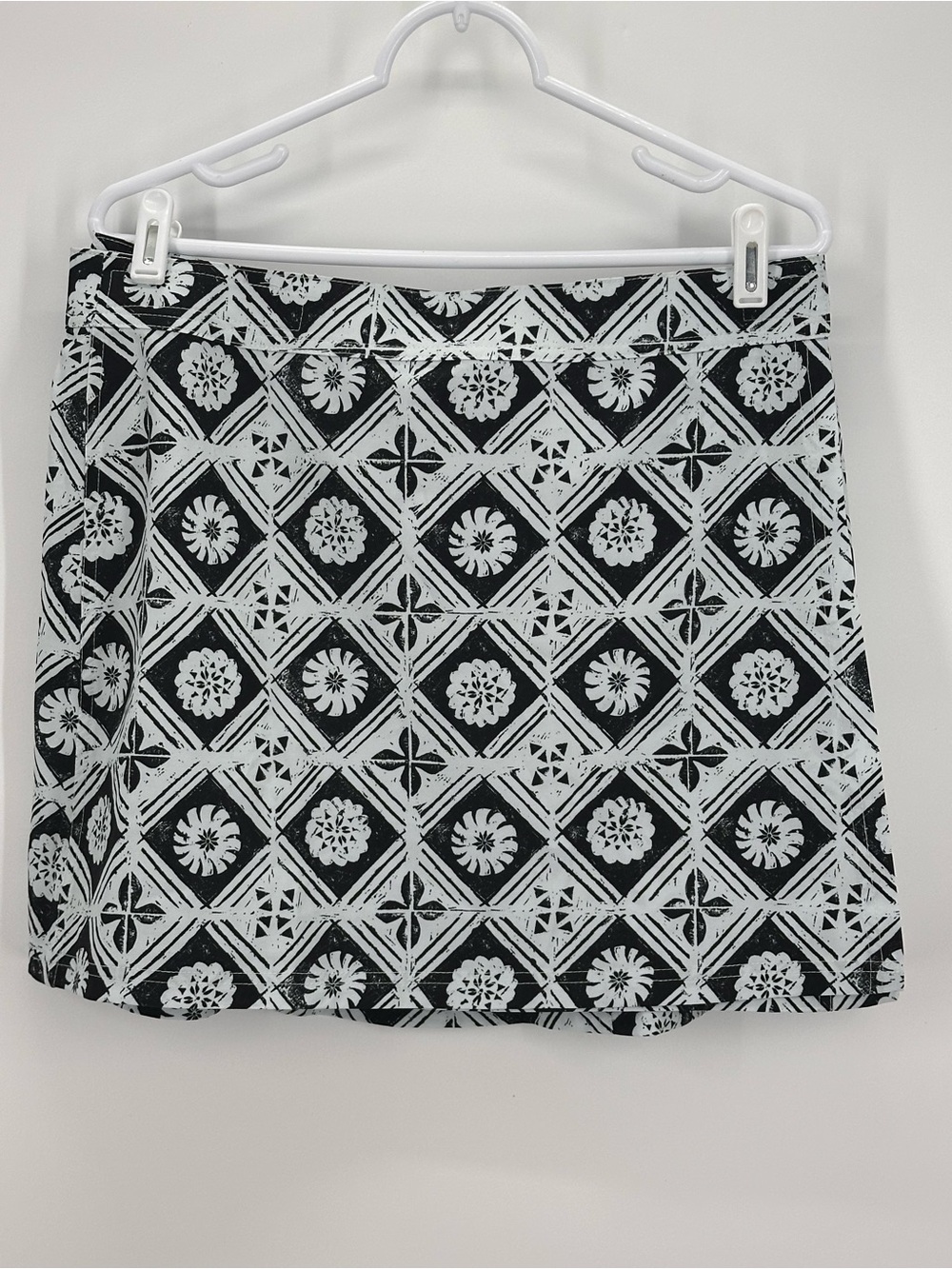 Ripskirt Hawaii Fijian Tapa White and Black Wrap Skirt adjustable with pocket